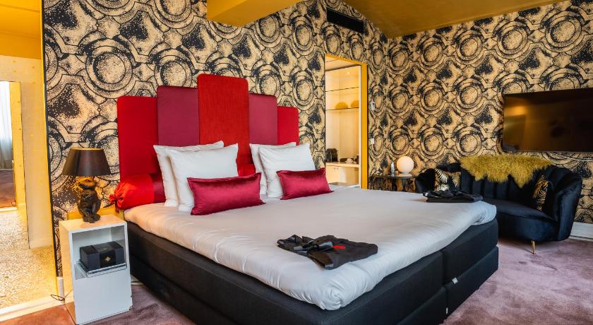 Image of Royale Room 5