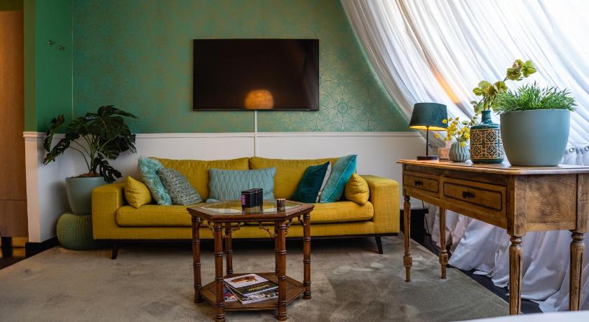 Image of Royale Room 7