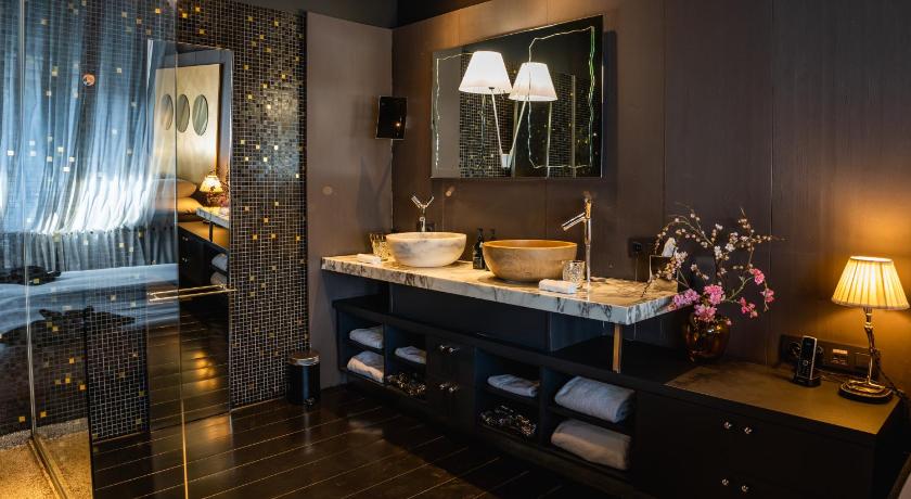 Image of Royale Room 1