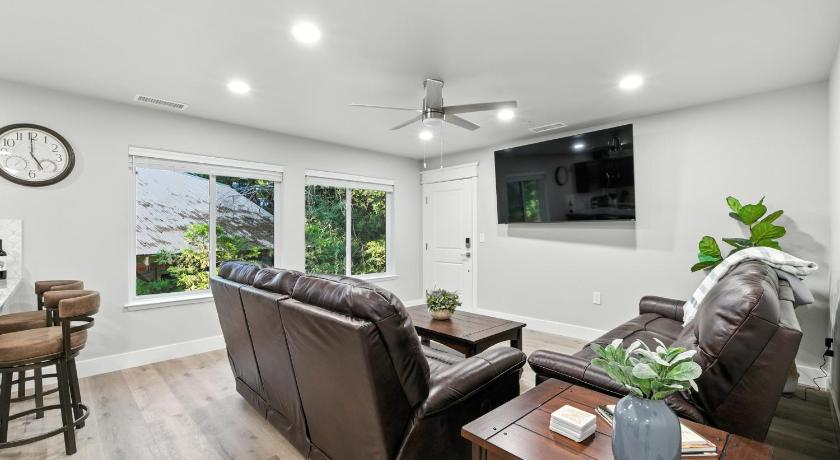 쉐이버 레이크 (CA) The White House Coveted Triplex Near Lake 4성급 숙소 로비