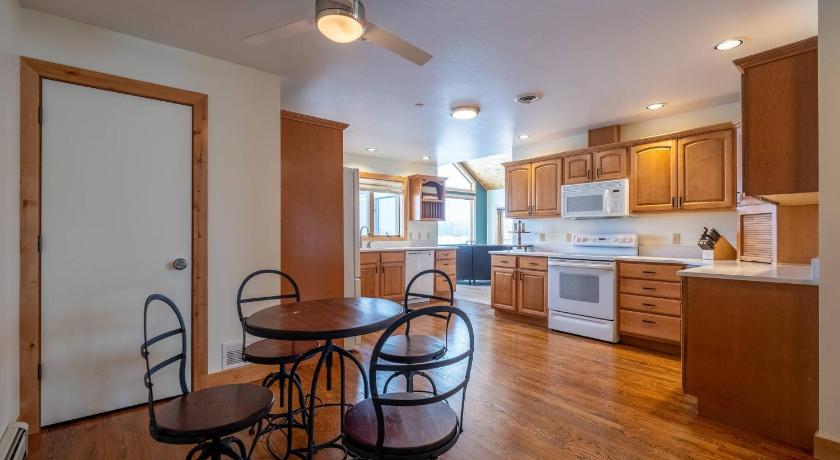 보즈먼 (MT) Mountain View Home w/Hot Tub - Close to Downtown! 3성급 숙소 레스토랑