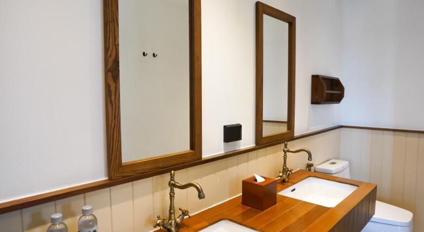 Image of Riverfront Suite Canal View 14