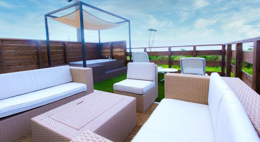 Okinawa Island The Moves -CinemaVilla- - Vacation STAY 12376v 3-Star Accommodation restaurant