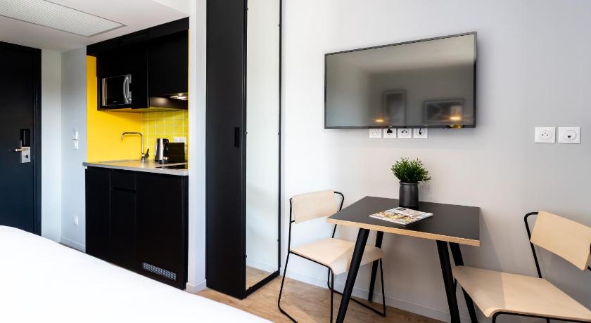 Image of Standard Sleeps 3 7