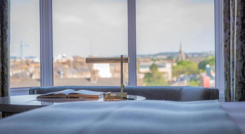 Image of King Premier Room With View 5