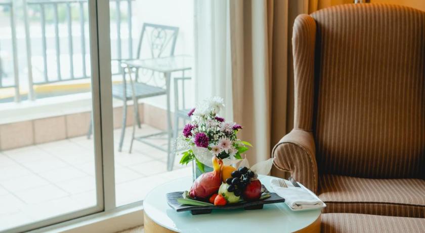 Image of Deluxe Queen 9