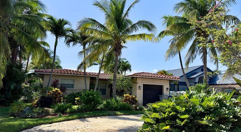 ポンパノビーチ (FL) Waterfront House few steps to the beach 5つ星 宿泊施設 レストラン
