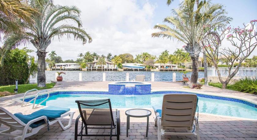 ポンパノビーチ (FL) Waterfront House few steps to the beach 5つ星 宿泊施設 ロビー