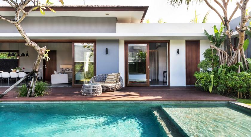 Bali Amarin Seminyak 5-Star Hotel pool