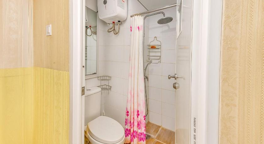 Quintessa Room at Candiland Apartement - image 14
