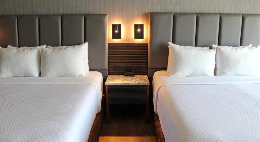Image of Twin Luxury Room Non-Smoking 5