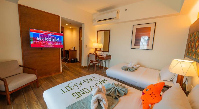 Image of 2 Double Beds, Non-Smoking, Superior Room, Wi-Fi, Coffee Maker, Safe, Mini Bar, Full Breakfast 4