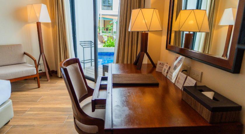 Image of 2 Double Beds, Non-Smoking, Premier Room, Wi-Fi, Coffee Maker, Safe, Mini Bar, Full Breakfast 11