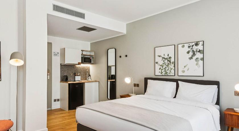 Limehome Piraeus Iris