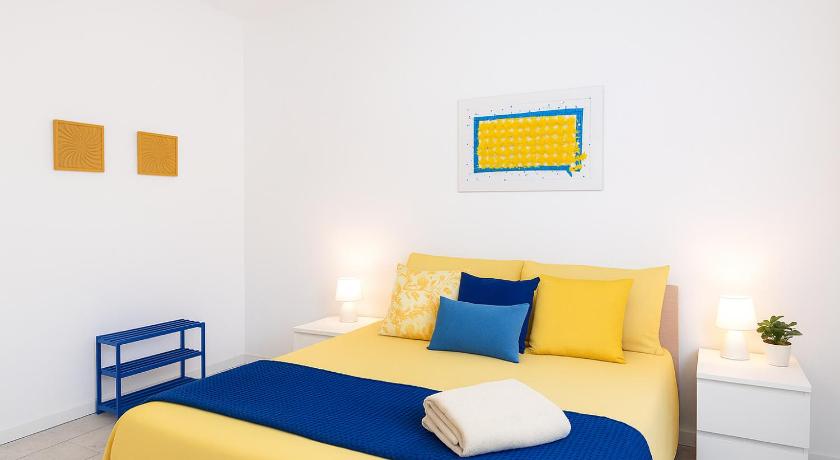 Casa cobalto vicinissima al centro by Turin House Collection