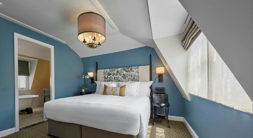 Image of Deluxe Suite with Spa Bath 0