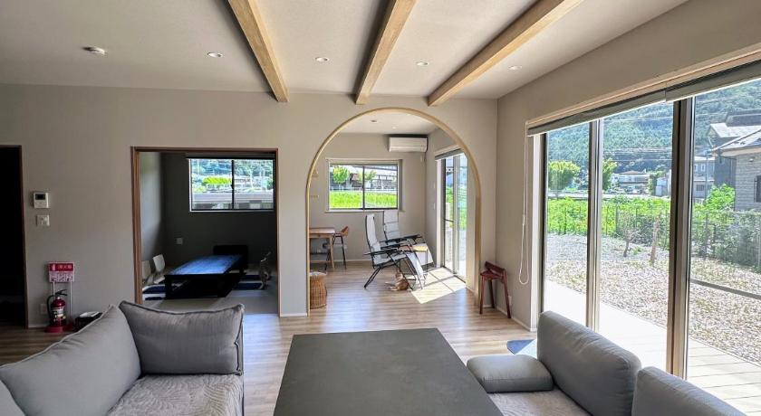 Fujikawaguchiko wag ur day - Spacious Villa Sleeps 10 Pet-Friendly dogs and cats Up to 7 Huge Private Dog Run 4-Star Accommodation room