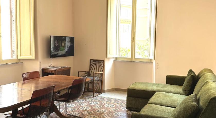 罗马 TrastevereHome-Historic Noble Palace in Trastevere with balcony 4星级 单人房 泳池