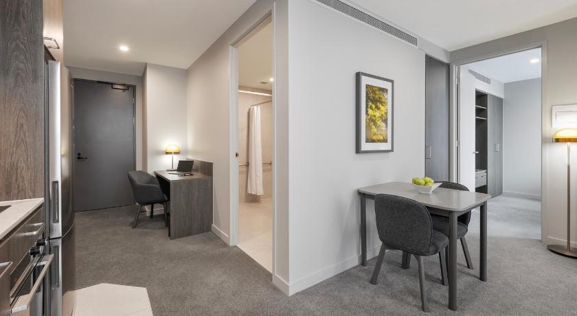Image of Deluxe Room Queen Accessible 5