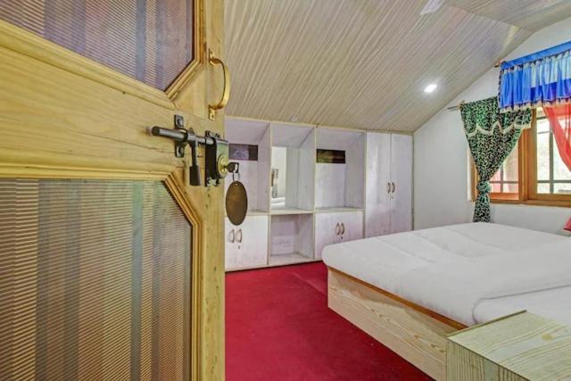 New Heaven Canal Guest House - image 2
