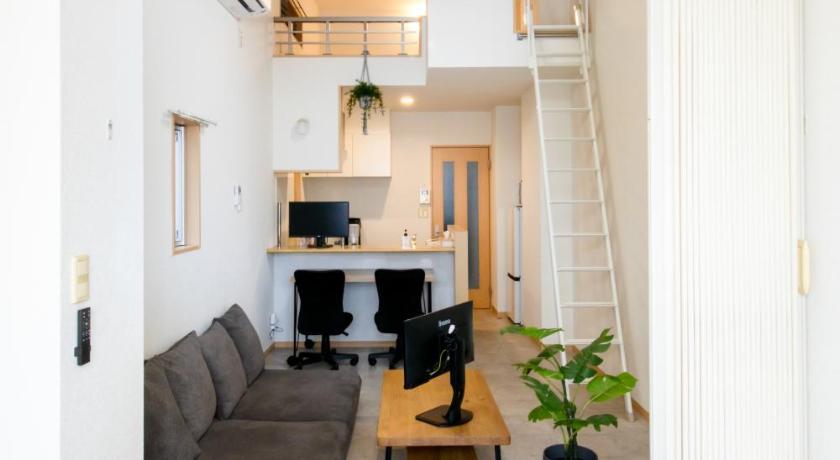 STAIRS Hotel 402