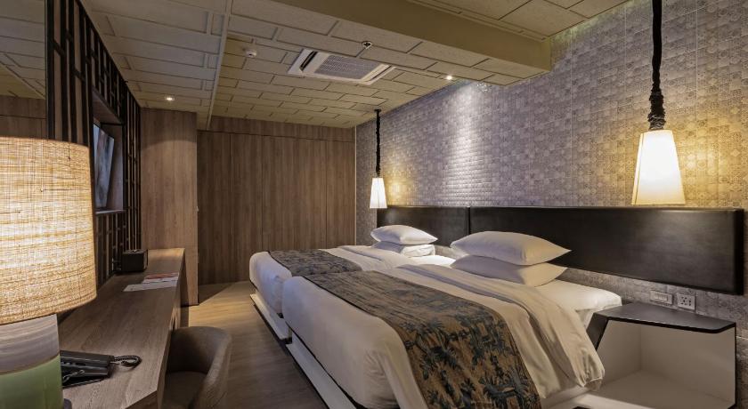Image of Heritage Suite 2 Singles 4