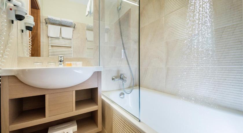 Image of Deluxe Plus Room 2