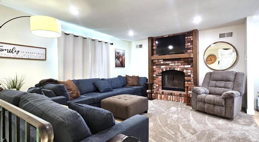 Paddleboards, Grill, Fire Pit, Air Hockey, WD, Brkfst, Sleeps 14