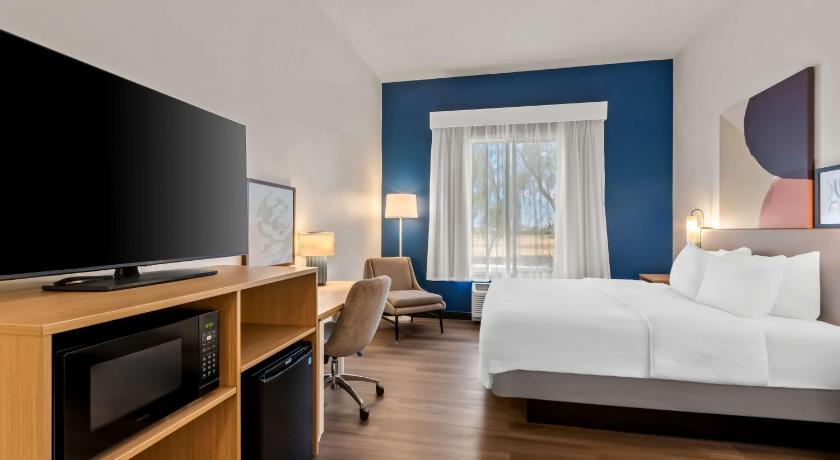 Image of 1 KING BED WITH SOFABED 0