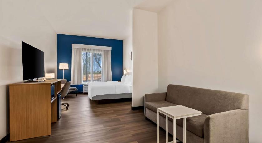 Image of 1 KING BED WITH SOFABED 4