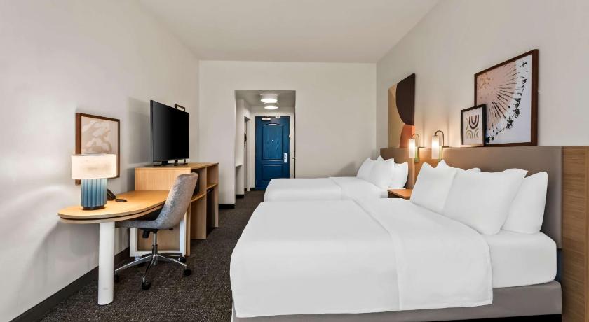 Image of 2 Queen Beds 6