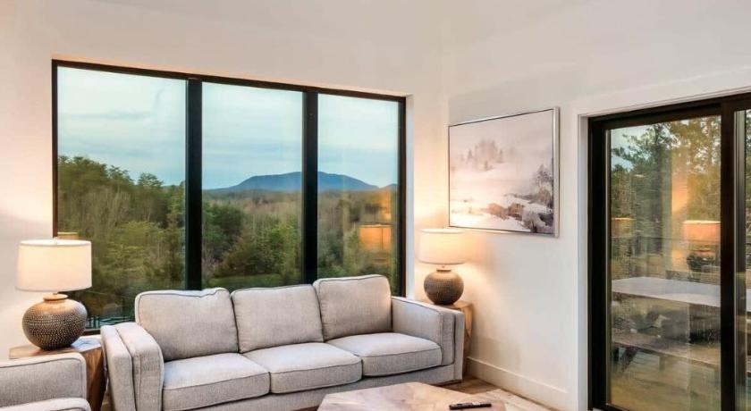 세비어빌 (TN) Peaceful Getaway Luxe Cabin w Private Pool 4성급 숙소 로비