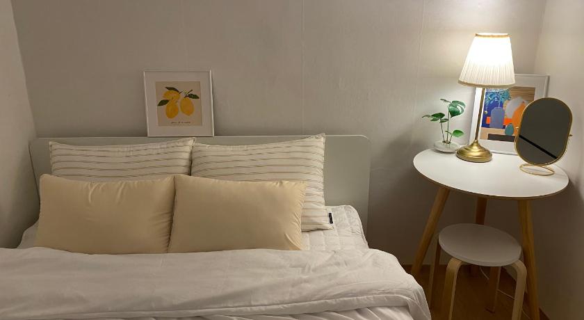 서울 Seoul Yongsan - Shared House - Double or Twin Room - 5min Hangangjin - 10min Itaewon 숙소 객실