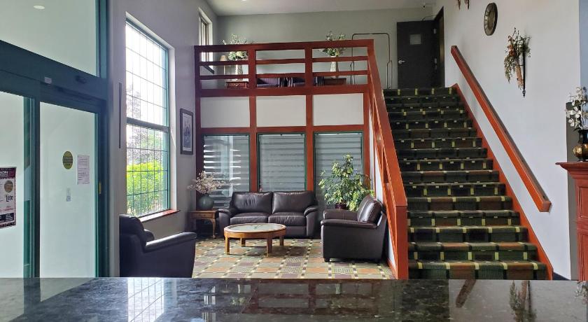 허드슨 (WI) River Hill Inn & Suites 2성급 숙소 로비