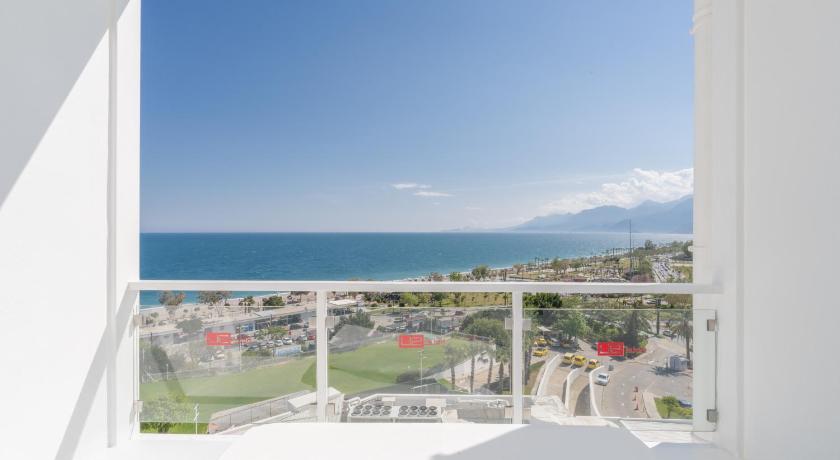 Immagine di Camera Deluxe Vista Mare (Deluxe Sea View Room) 9