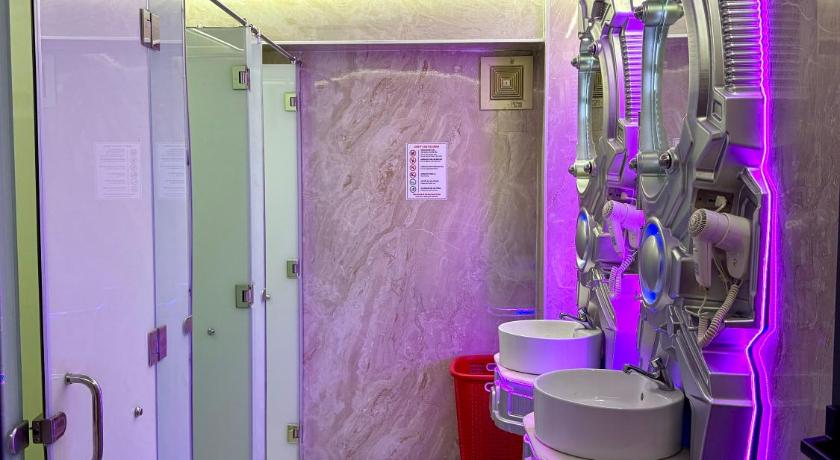 Ho Chi Minh City Capsule Riverside Saigon 2-Star Hotel room