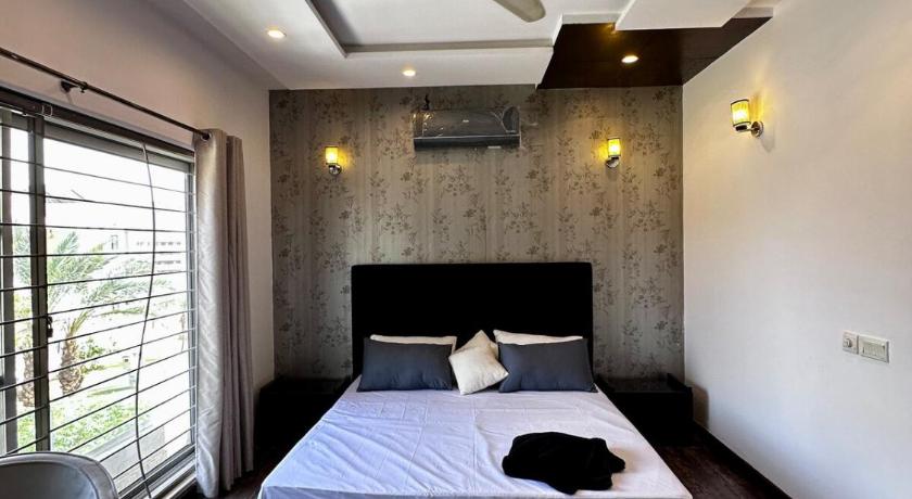 Spacious Furnished 3-Bedrooms Home in Dha Lahore - image 8