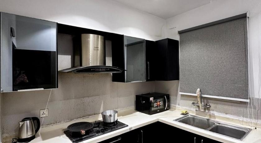 Spacious Furnished 3-Bedrooms Home in Dha Lahore - image 2