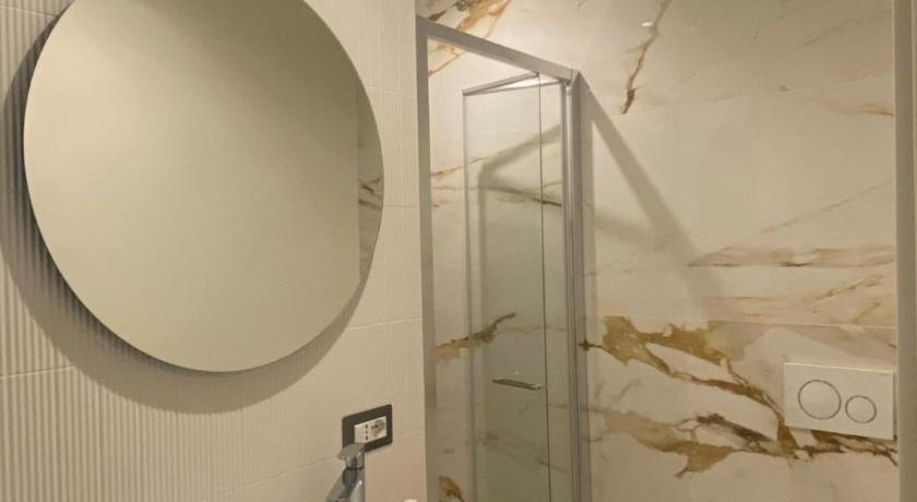 ローマ Golden Suite 4つ星 シングルルーム スイート