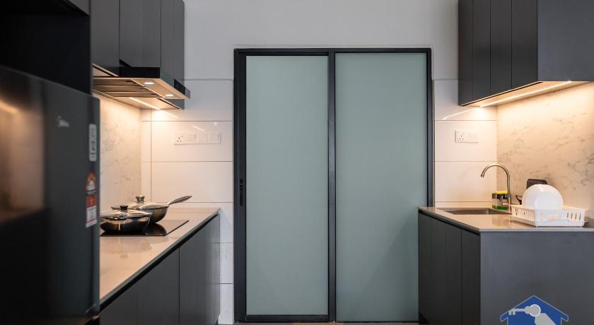 Image of 3 Bedroom Executive 1