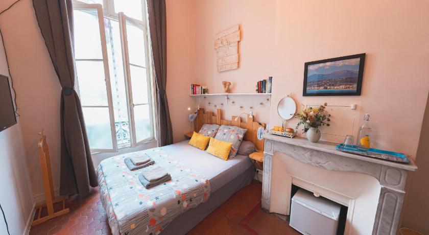 Image of Private Room with Private External Bathroom and Shared Toilet 0