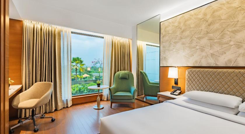 Image of Club Room King 3