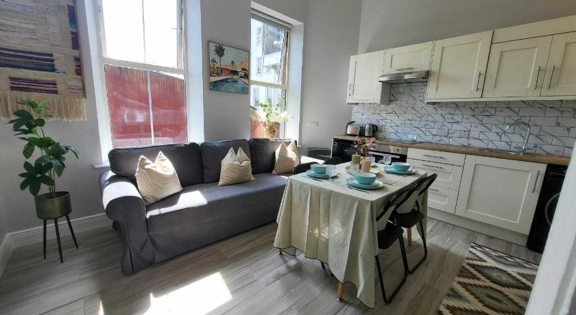 Top Location - Newly Refurbed 2BD Sleeps 6 W Loft