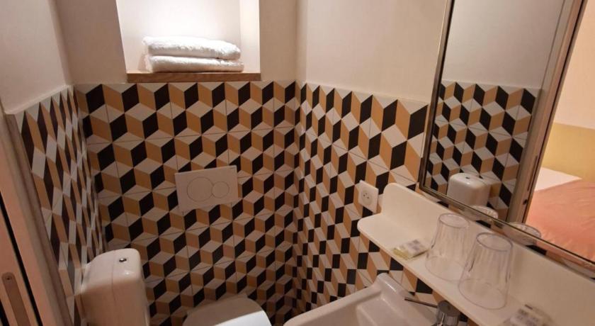 Image of Deluxe Triple Room 2