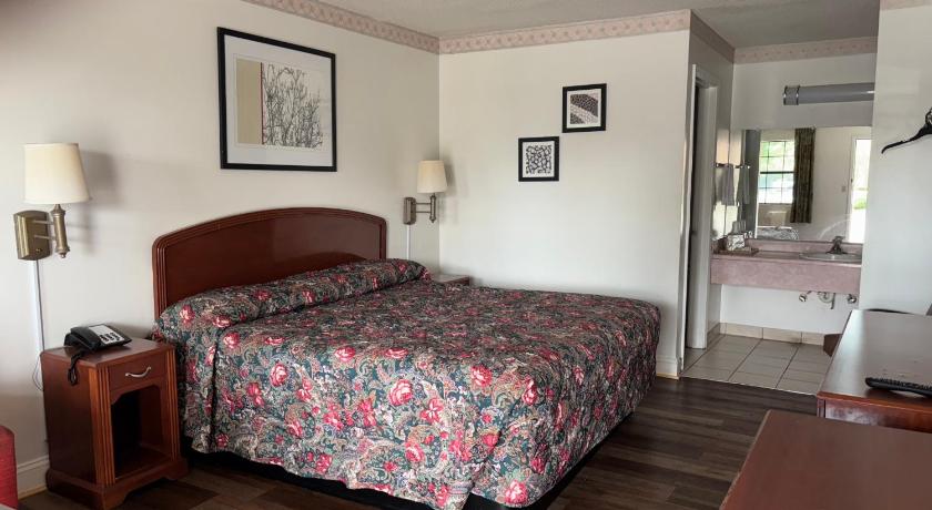 ミーター American Inn 4つ星 宿泊施設 プール
