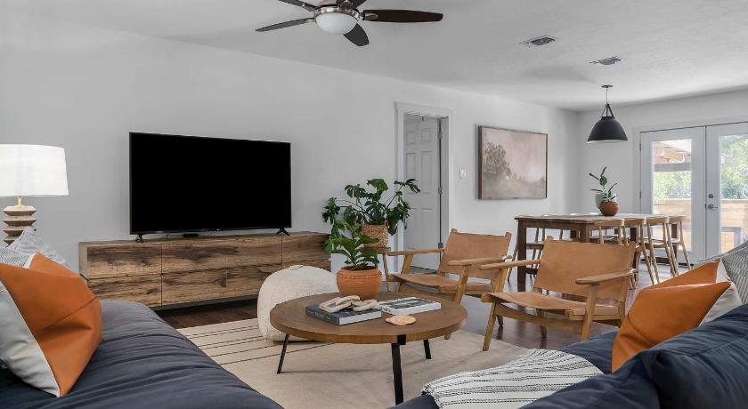 弗雷德里克斯堡 Gruene Haus - Hot Tub Fire Pit & Sleeps 11 4星级 住宿 套房