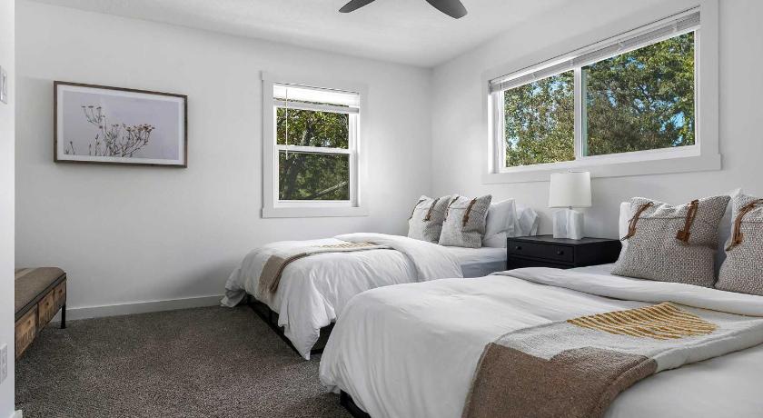 弗雷德里克斯堡 Gruene Haus - Hot Tub Fire Pit & Sleeps 11 4星级 住宿 套房
