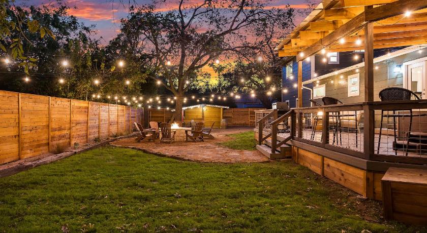 弗雷德里克斯堡 Gruene Haus - Hot Tub Fire Pit & Sleeps 11 4星级 住宿 设施
