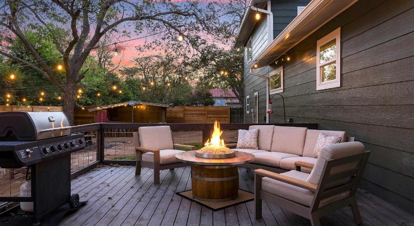 弗雷德里克斯堡 Gruene Haus - Hot Tub Fire Pit & Sleeps 11 4星级 住宿 餐厅
