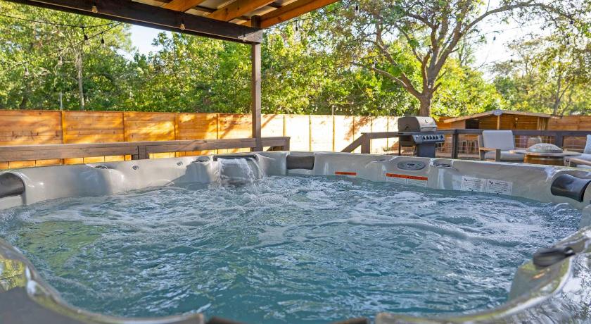 弗雷德里克斯堡 Gruene Haus - Hot Tub Fire Pit & Sleeps 11 4星级 住宿 客房